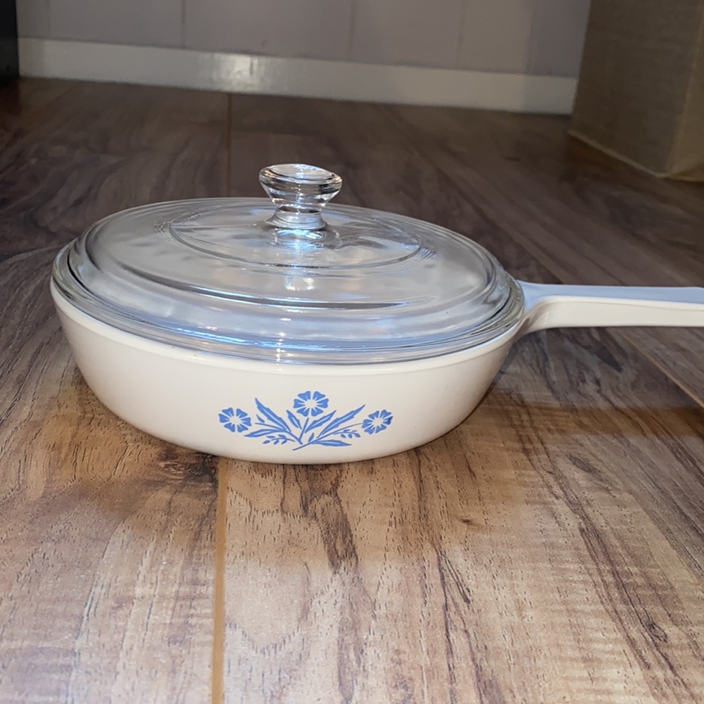 VINTAGE! NEW IN BOX! Corning Ware Cornflower Blue Ware Skillet with Lid - Picture 2 of 15